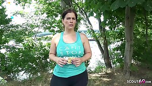 German Scout - Riesen Arsch MILF Bei Strassen Casting In Berlin Fr Geld Zum Orgasmus Gefickt